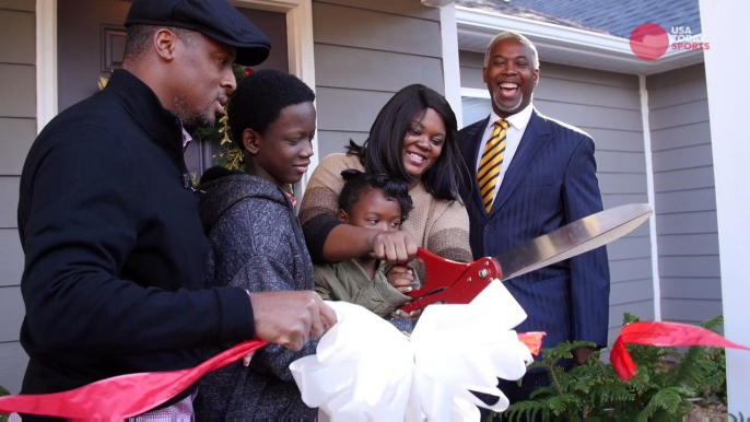 Warrick Dunn helps single parents become homeowners