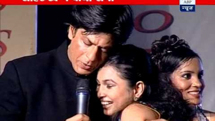 Shah Rukh Khan celebrates Durga Puja with Chammak Challo moves