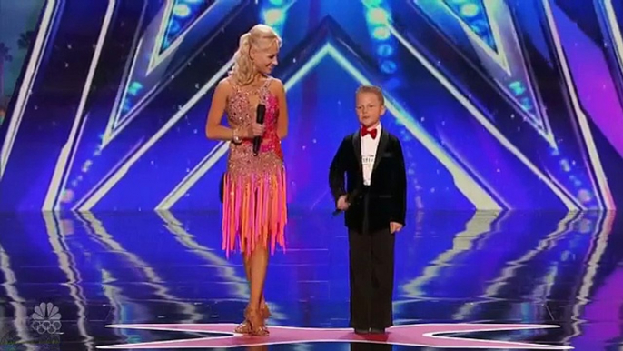 Cette maman et son fils déchire tout dans America's got talent. Numéro de danse incroyable