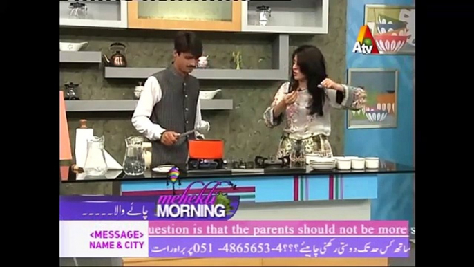 Famous Pakistani Chai Wala Arshad Khan making Chai in Live Show