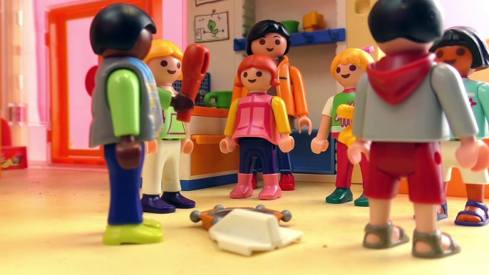 Playmobil film Nederlands | Mike wordt vergeten op het kinderdagverblijftoilet | Grappig Playmobil