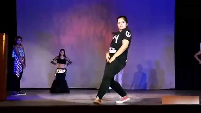 Indian college girls dancing video