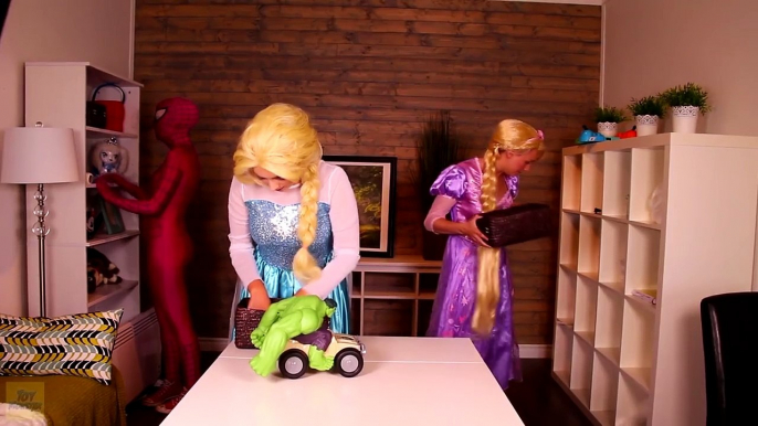 Spiderman & Frozen Elsa vs Rapunzel! w_ Pink Spidergirl, Joker Girl, Maleficent, Hulk & Gum Candy-DB