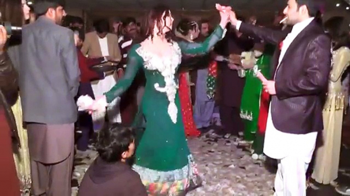 NEW MUJRA MADAM TALASH  WEDDING DANCE PARTY 2016