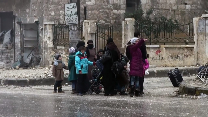 Syria civilians leave rebel-held Aleppo areas for govt territory-3W5yvsPWah0