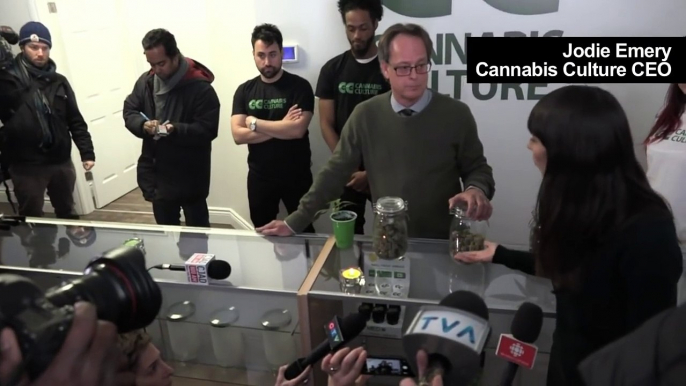 Pot stores open in Canada ahead of legalization-dpiRJBRIr_s