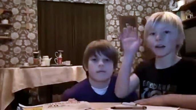 Kid does amazing trick with table cloth