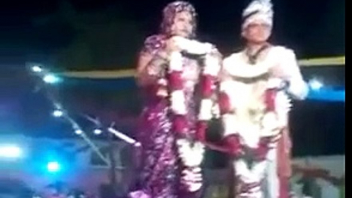 Whatsapp Funny Video Bride & Groom Fall off Stage