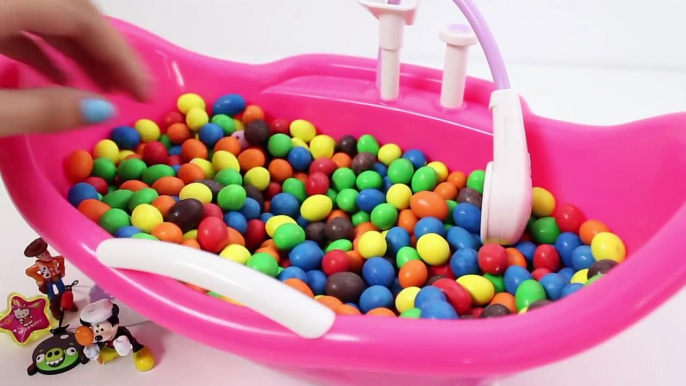 Baby Doll Bath Time In M&Ms Peanuts Candies Baby Twins Bathtime How to Bath a Baby Toy Videos