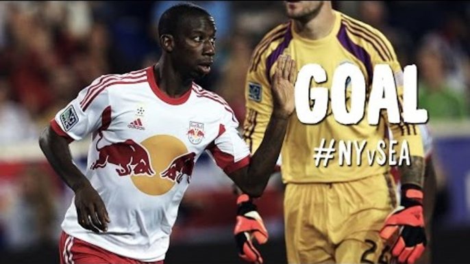 PK GOAL: Bradley Wright-Phillips squeezes his PK by Frei | New York Red Bulls vs Seattle Sounders