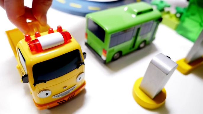 Tayo the Little Bus Garage Gas Station! Tayo Bus Toys for kids T