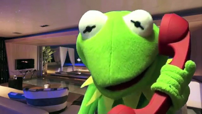 Kermit the Frog Taken Movie Parody, Miss Piggy Green Goblin Sesame Street Muppets Toy Fun for Kids!