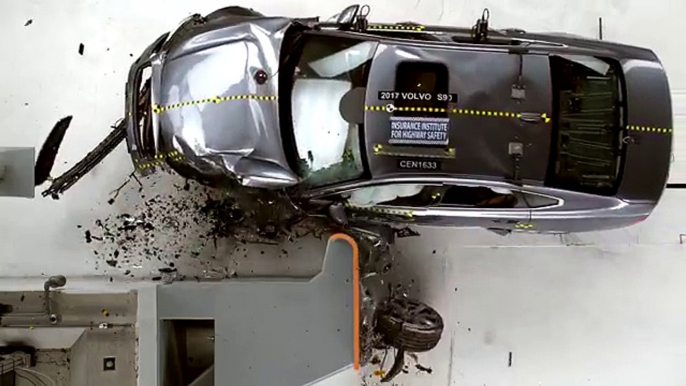 2017 Volvo S90 small overlap IIHS crash test