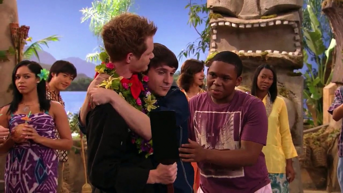 Pair Of Kings  S02 E23 Make Dirt Not War