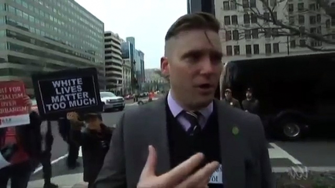 White nationalist Richard Spencer punched in the face camera while doing interview - Dailymotion