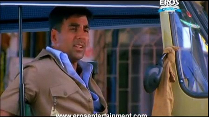 Akshay Kumar turns into a Rickshaw Driver