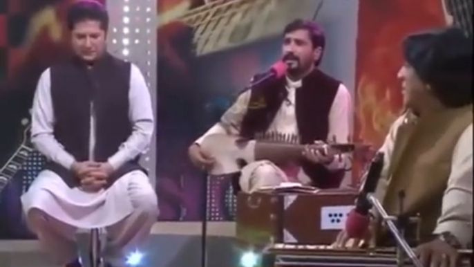 Hasi Yo Khabara Da Mena Zorawara Da. Nice Pushto Song On Avt Khyber.