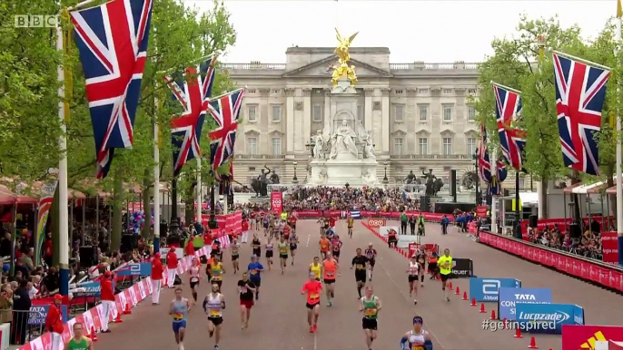 Marathon de Londres: il arrête sa course pour venir en aide à un autre coureur !