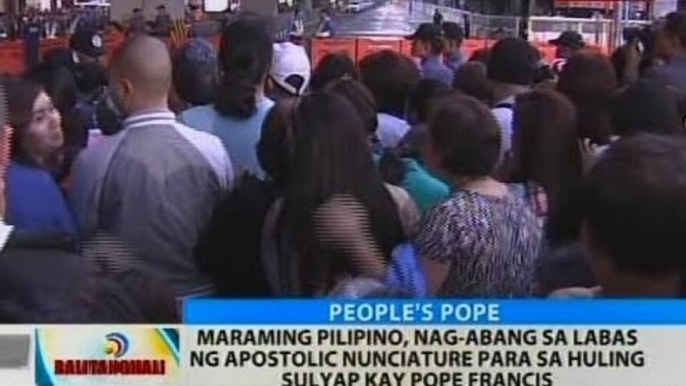 Maraming Pilipino, nag-abang sa labas ng Apostolic Nunciature para sa huling sulyap kay Pope Francis