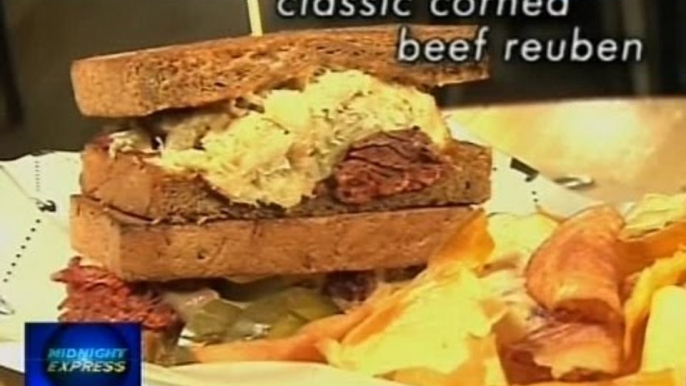 Classic corned beef reuben, sandwich na may corned beef, binurong repolyo at special dressing