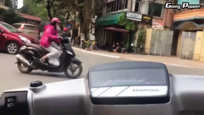 Weaving through the city on a scooter looks absolutely terrifying