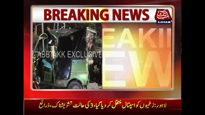 Lahore: Eight people injured in road accident