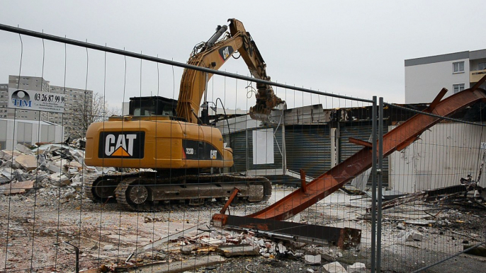 Destruction de l'ex-centre commercial du Lac à Sedan le 09.02.2017 1