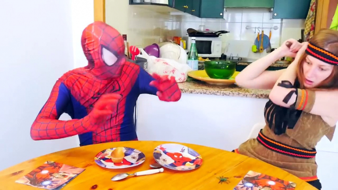 Spiderman vs Snow White vs Thor Martillo En la Vida Real w/ Rosa Spidergirl y Spiderbaby vs Jok