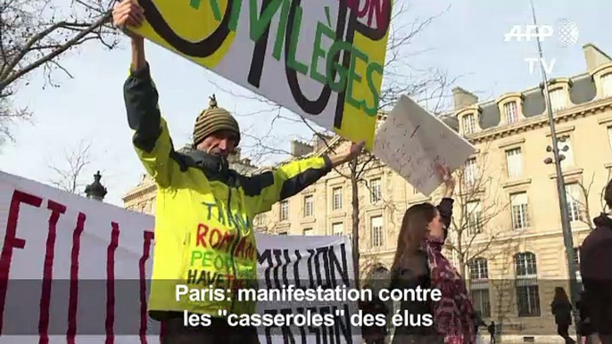 Paris: manifestation contre les «casseroles» des élus