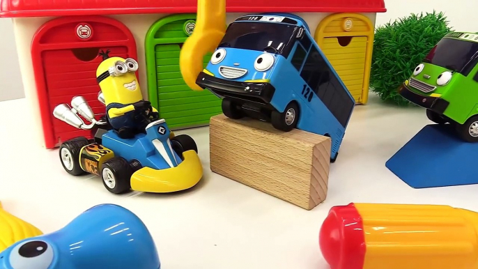 Leo the truck & minions. Kids video with toys. Snow tyres for Leo truck. Toy car videos