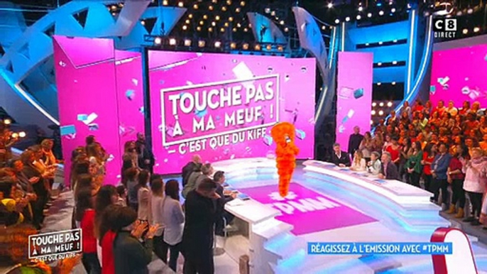 Regardez Evelyne Thomas qui présente TPMP déguisée en carotte, ce soir, à la place de Cyril Hanouna