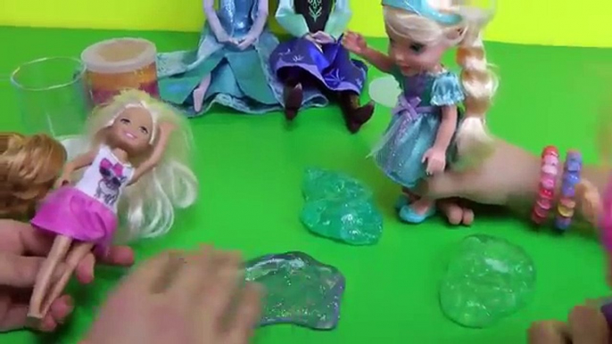 SLIME ! ELSA & ANNA toddlers, CHELSEA and STACIE play with Glitter PUTTY Goo!