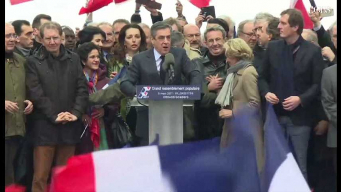 Ouvrir le document dans une nouvelle fenêtre X  Ajouter au panier Imprimer Documents similaires Partager ce document Télécharger 0:21 TV Afficher/Masquer les informations Fillon : "Ils pensent que je suis seul" au Trocadéro