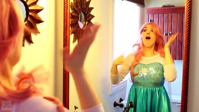 Frozen Elsa Gets Pink & Blue Hair! w/ Spiderman, Pink Spidergirl Arrested & Joker! Funny S