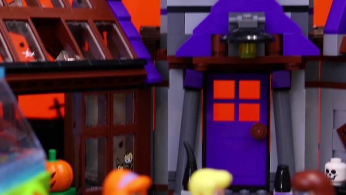 Scooby Doo Lego Mystery Mansion Finds Robin and Batman Legos with Shaggy Freddy Daphne and Velma-3igMb5