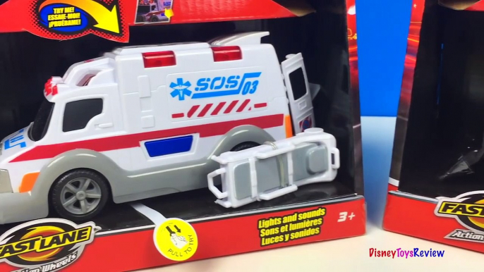 FAST LANE ACTION WHEELS AMBULANCE AND POLICE CRUISER STORY WITH GEORGE PIG AND SANTA CLAUS -UNBOXING-uqCRnrB3z