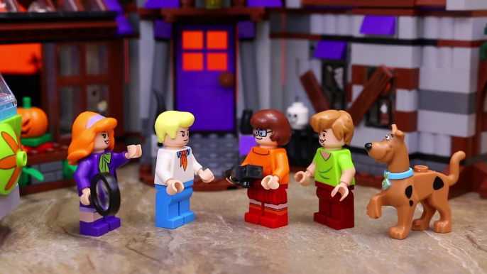 Scooby Doo Lego Mystery Mansion Finds Robin and Batman Legos with Shaggy Freddy Daphne and Velma-3igMb5