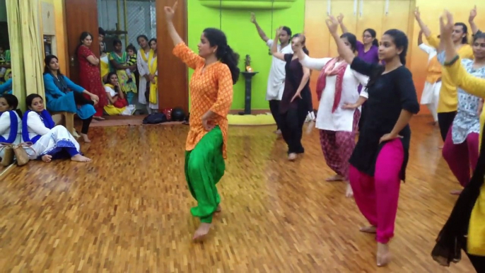 Bhangra on Dhol by Megha Kalia (NYC Bhangra)- Bengaluru - 2017