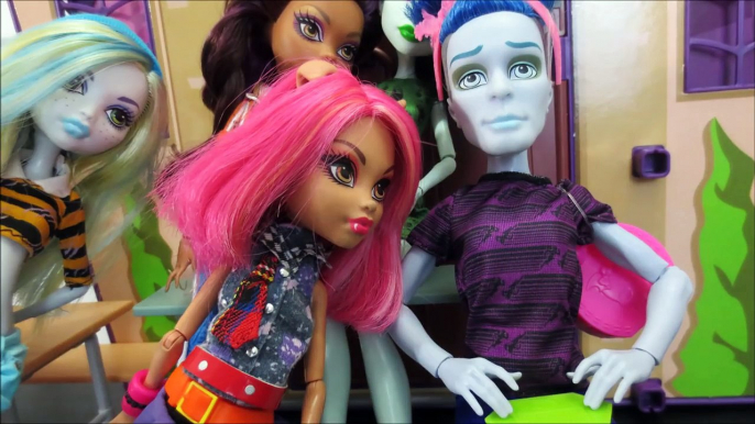 Anaconda Doll Parody (Monster High Stop Motion) * PG 13