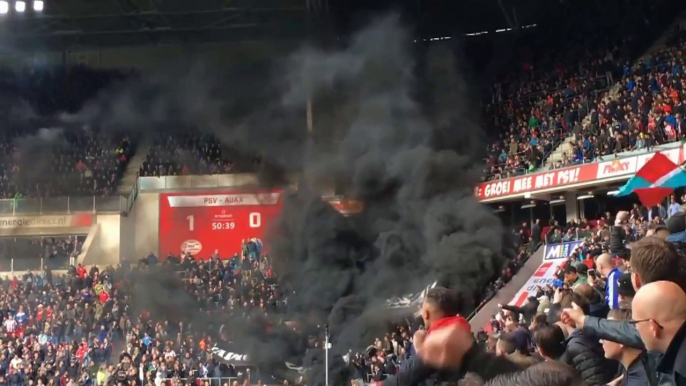 PSV / Ajax - Un nuage de fumée noire va envahir le stade... Dingue