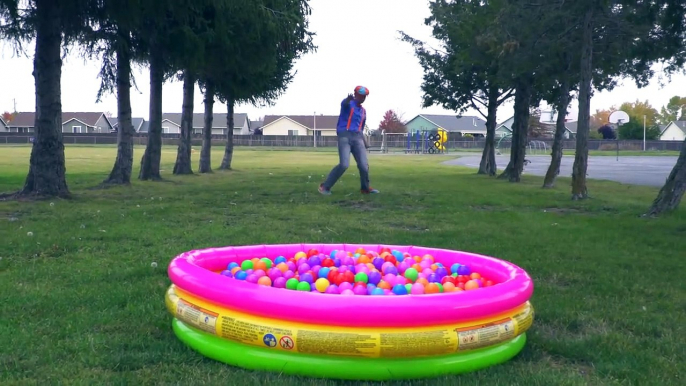 Ball Pit with Blippi - Colorful Surprise Educational Videos for Kids-EjLv0Fbf