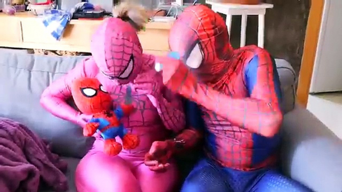 FROZEN ELSA VS SPIDERMAN!! BBQ FIRE EPIC FAIL w/ Fun Superhero Spidergirl & Police