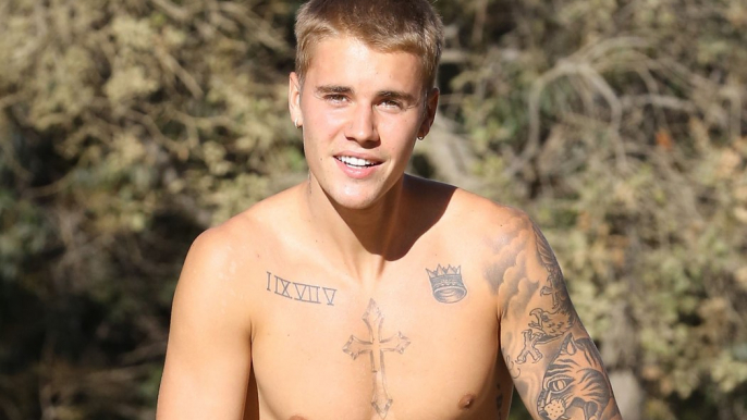 Shirtless Justin Bieber Strips Down In Bar With Blonde Bombshell