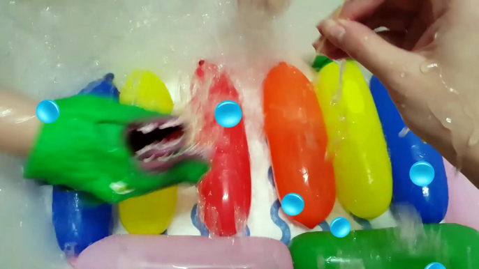 5 Wet Balloons Colors | Learning Colors with Water Balloons and Finger Family Nursery Rhym