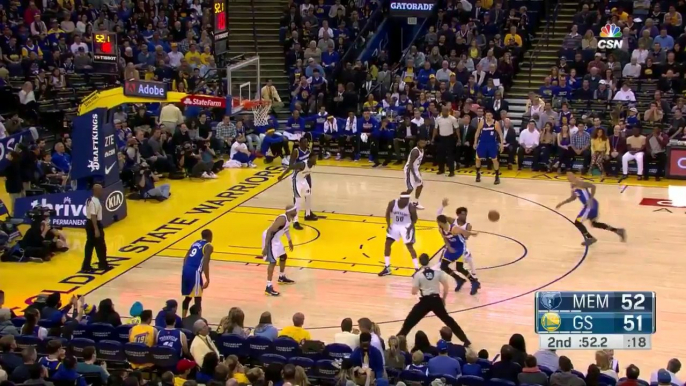Steph Curry behind-the-back pass leads to a 3-Pointer!