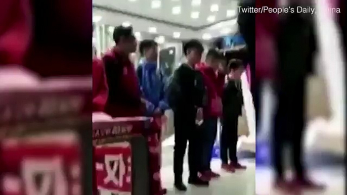 Chinese employees are forced to tear up their own money _ Daily Mail Online