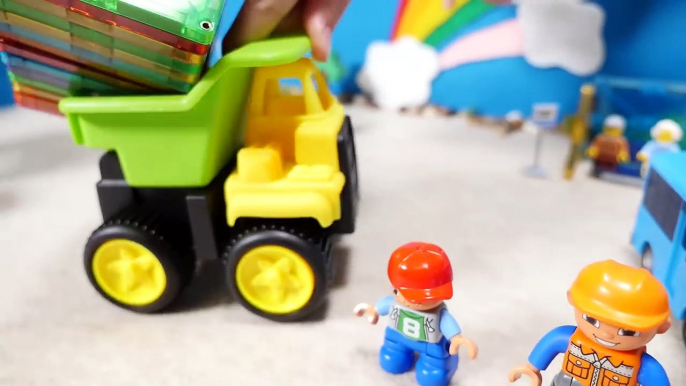 #Vidéoéducative. #Voitures- Construction de routes de la ville. Jeu ludique avec voitures