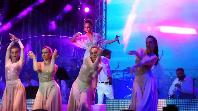 EBRU GÜNDEŞ “NERDEYDİN” (YA HİC GELMESEYDİN)  SUENO OTEL DANSÇILARLA ÖZEL PERFORMANS