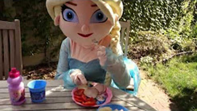 Kids ELSA vs. WATER BALLOONS Activities Kids Videos Fun Balloons and Toys