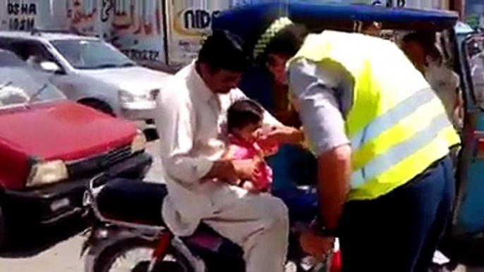 This video of KPK warden serving beverage to little angel is going viral on social media